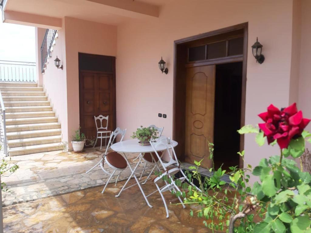 Guesthouse Villa Rosa Berat Esterno foto